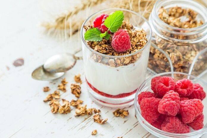 Iogur con framboesas e muesli para adelgazar